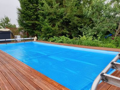 Provides outdoor entertainment.